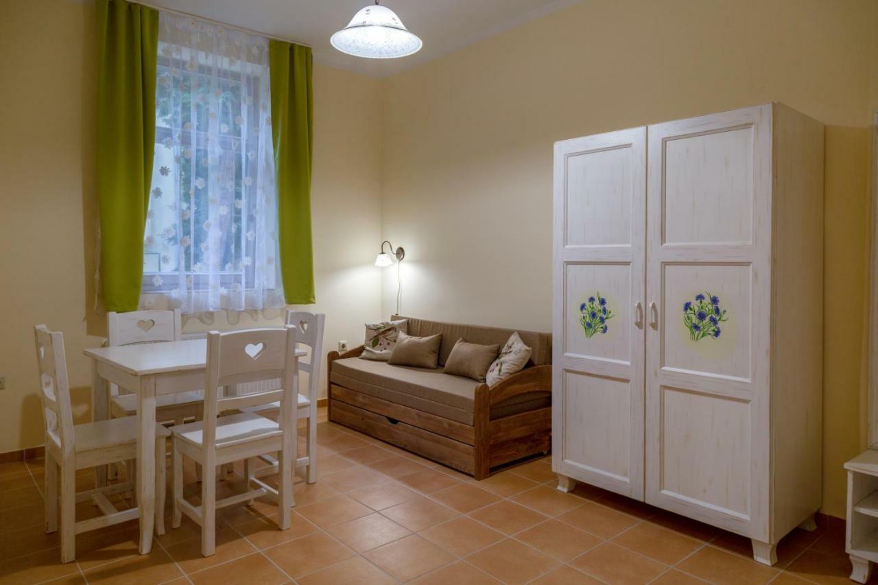 Balzsam Apartmanhaz ハルカーニャ エクステリア 写真