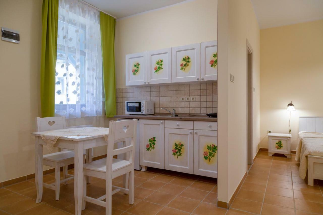 Balzsam Apartmanhaz ハルカーニャ エクステリア 写真