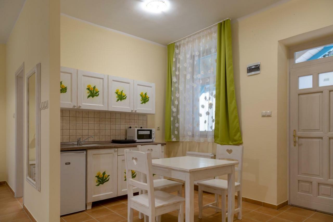 Balzsam Apartmanhaz ハルカーニャ エクステリア 写真